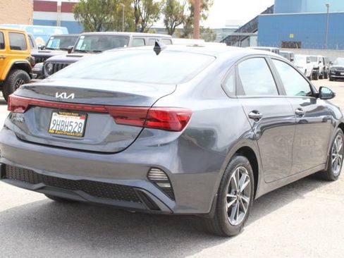 Used 2023 Kia Forte LXS w/ LXS Technology Package FWD image 5