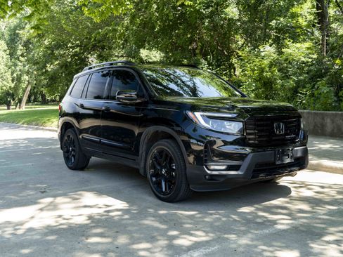 Used 2024 Honda Passport Black Edition image 2