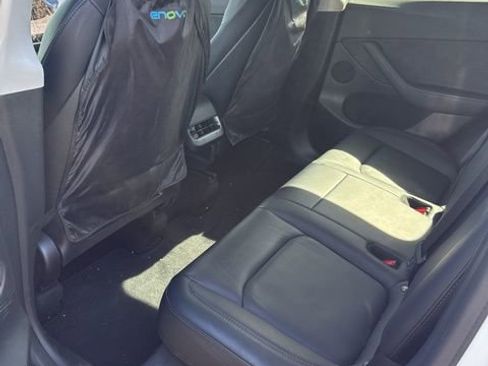 Used 2022 Tesla Model Y Long Range image 7