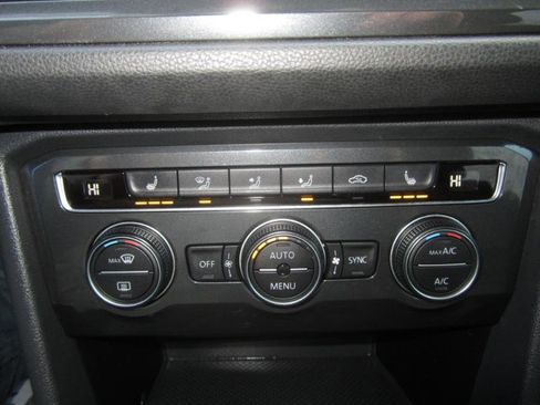 Used 2019 Volkswagen Tiguan SE image 20