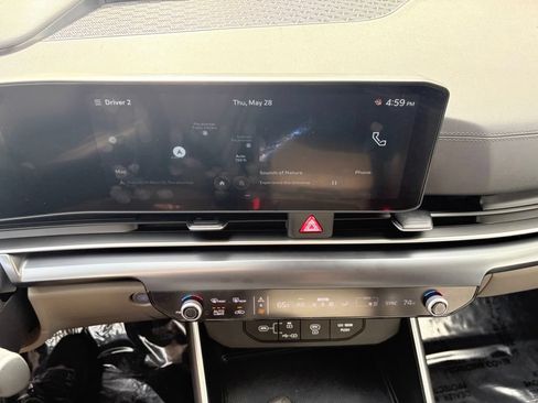 Used 2025 Kia Carnival FWD image 13