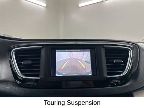 Used 2020 Chrysler Pacifica Touring-L image 41