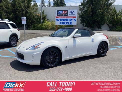 Used 2016 Nissan 370Z Roadster image 1