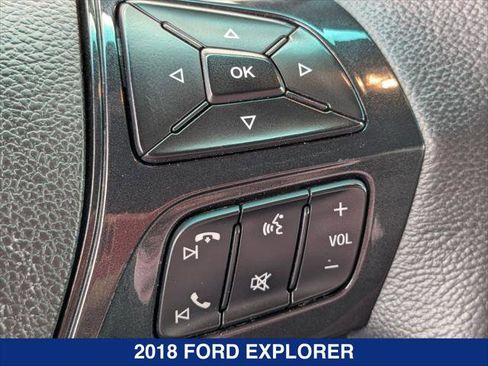 Used 2018 Ford Explorer XLT w/ Equipment Group 202A FWD image 15