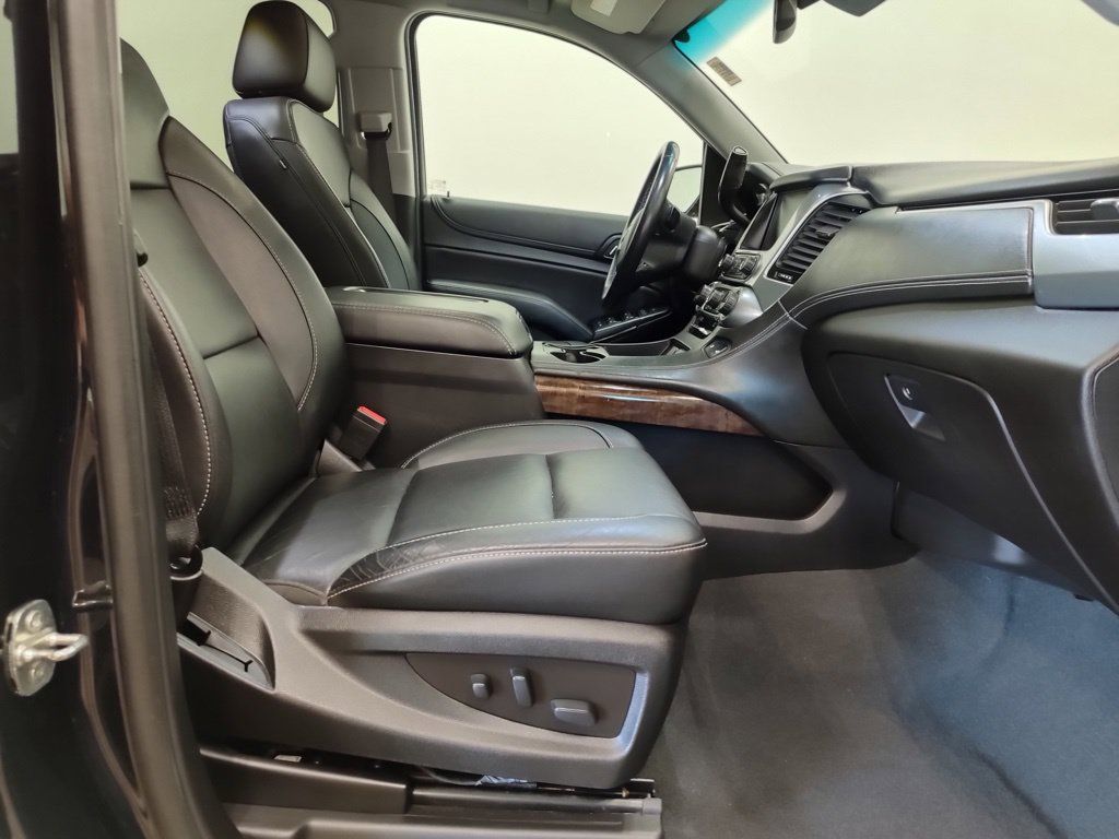 Used 2019 Chevrolet Tahoe LT w/ Luxury Package AWD/4WD image 18