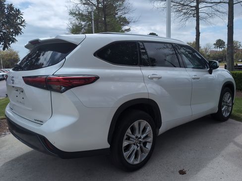 Used 2023 Toyota Highlander Limited image 10