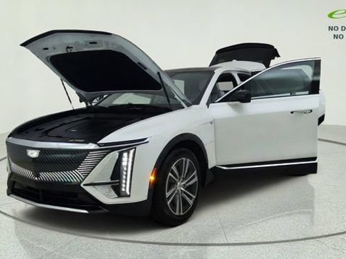 Used 2024 Cadillac Lyriq Luxury w/ LPO, Floor Liner Package AWD/4WD image 11