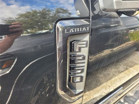 Used 2022 Ford F250 Lariat w/ Black Appearance Package image 6