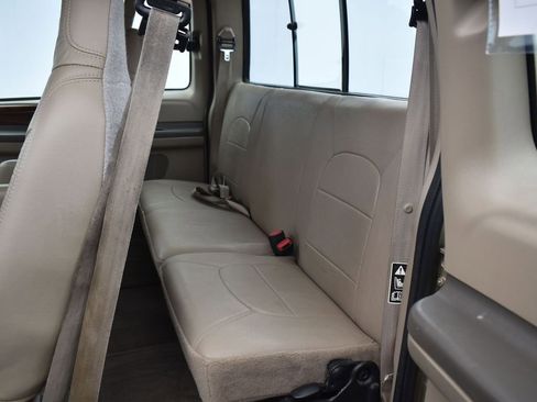 Used 2000 Ford F250 Lariat image 9