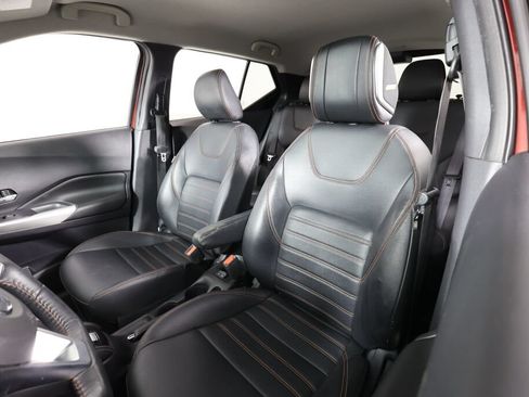 Used 2019 Nissan Kicks SR w/ SR Premium Package FWD image 11