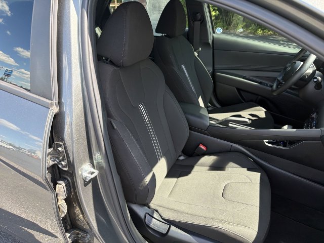 Used 2025 Hyundai Elantra Sport FWD image 19