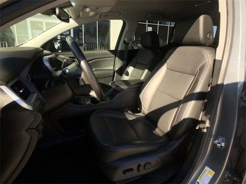 Used 2021 GMC Acadia SLT image 19