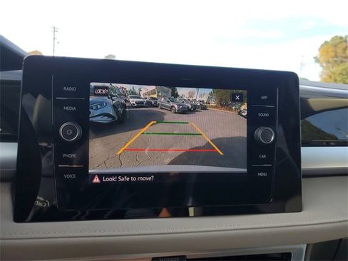 Certified 2025 Volkswagen Taos SE image 23