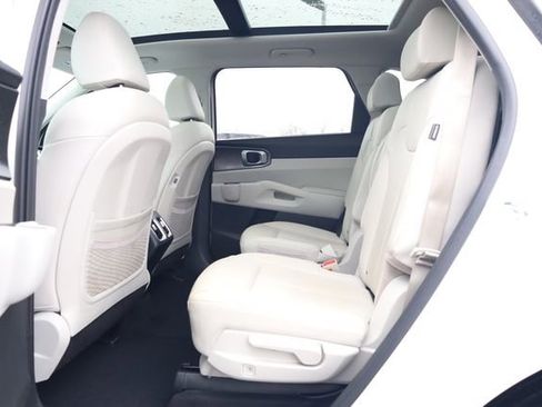 Used 2025 Kia Sorento EX w/ EX Panoramic Sunroof Package image 24