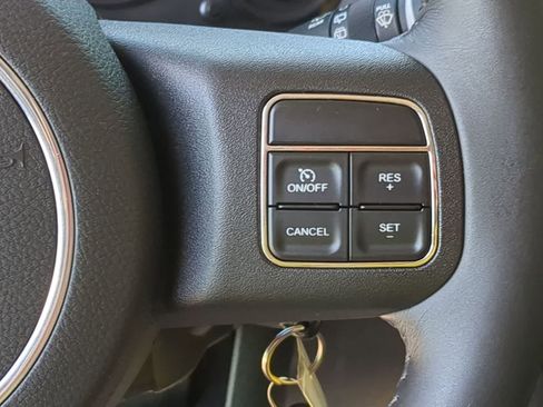 Used 2015 Jeep Patriot High Altitude FWD image 24