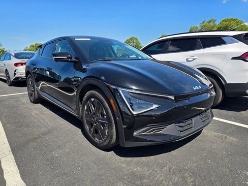 Certified 2025 Kia EV6 Light w/ Light LR Technology Package image 1