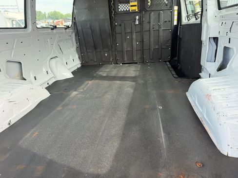Used 2012 Ford E-350 and Econoline 350 Super Duty w/ Insulation Pkg RWD image 10