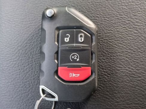 Certified 2025 Jeep Wrangler Willys image 36