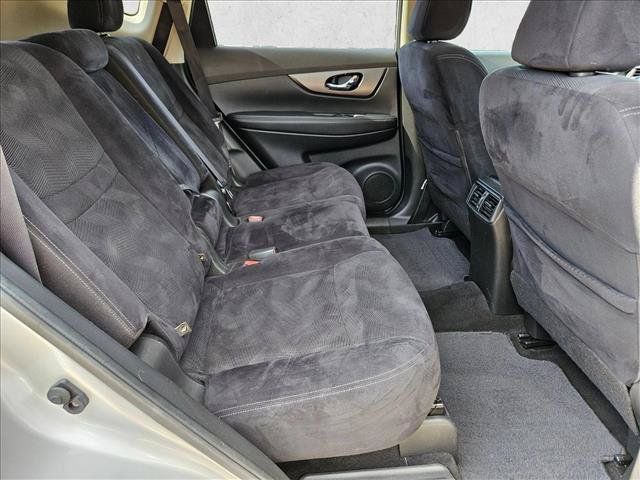 Used 2016 Nissan Rogue SV AWD/4WD image 19