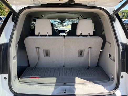 Used 2023 GMC Acadia SLT w/ Preferred Package FWD image 14