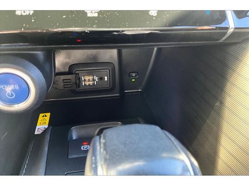 Used 2021 Toyota Venza Limited image 25