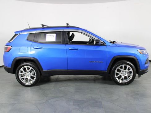 Used 2022 Jeep Compass Latitude image 13