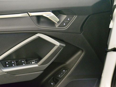 Certified 2025 Audi Q3 2.0T Premium w/ Convenience Package image 9