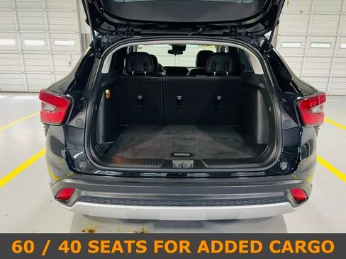 Used 2025 Chevrolet Trax LT w/ LT Convenience Package FWD image 9