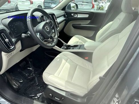 Used 2019 Volvo XC40 T5 Momentum AWD/4WD image 17