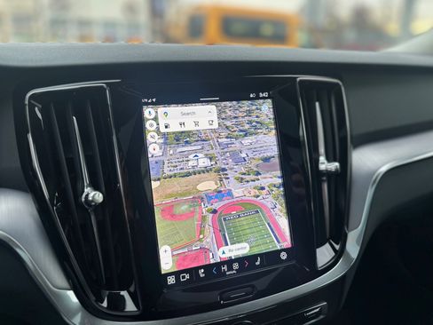 Certified 2025 Volvo S60 B5 Core image 15