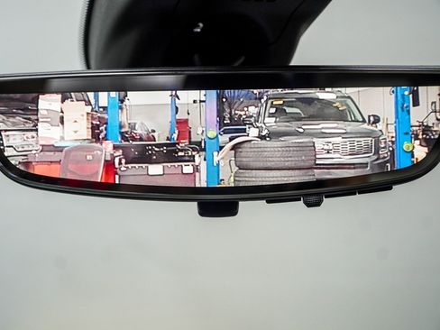 Used 2023 Buick Enclave Avenir image 26