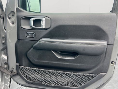 Used 2020 Jeep Wrangler Unlimited Sahara AWD/4WD image 19
