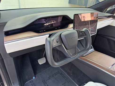Used 2023 Tesla Model X AWD/4WD image 13