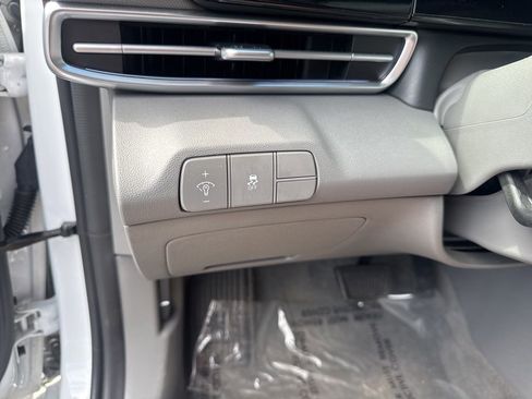 Used 2025 Hyundai Elantra SEL FWD image 8