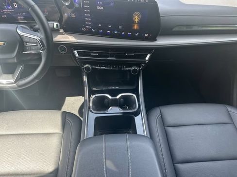 Used 2025 Chevrolet Traverse LT AWD/4WD image 19