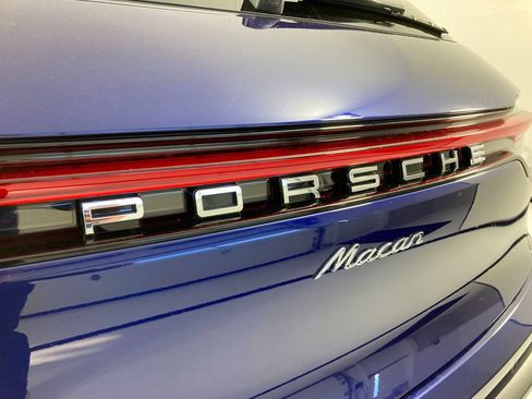 Used 2025 Porsche Macan AWD/4WD image 25