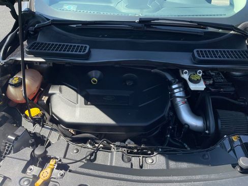 Used 2017 Ford Escape Titanium w/ Equipment Group 301A AWD/4WD image 10
