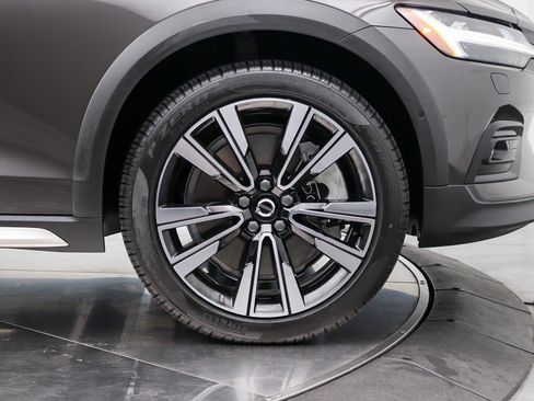Used 2024 Volvo V60 B5 Cross Country Ultimate w/ Protection Package Premier AWD/4WD image 13