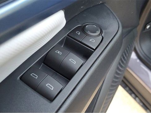 New 2026 Chevrolet Equinox EV LT image 15