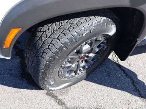 Used 2023 Nissan Frontier PRO-4X w/ Pro-4X Premium Package image 43