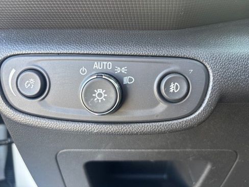 Used 2023 Chevrolet TrailBlazer RS FWD image 16