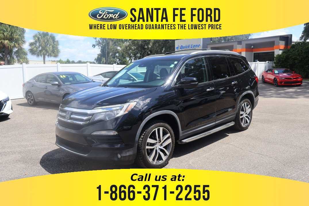 Used 2017 Honda Pilot Touring image 1