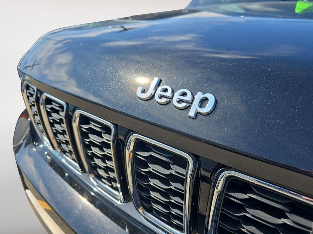 Used 2023 Jeep Grand Cherokee L Limited AWD/4WD image 7