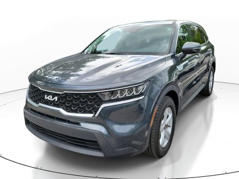 Used 2023 Kia Sorento LX FWD image 3