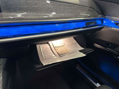 Used 2024 BMW 740i xDrive image 33