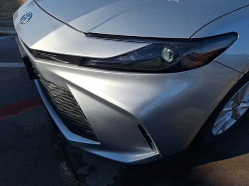 Used 2025 Toyota Camry LE image 10