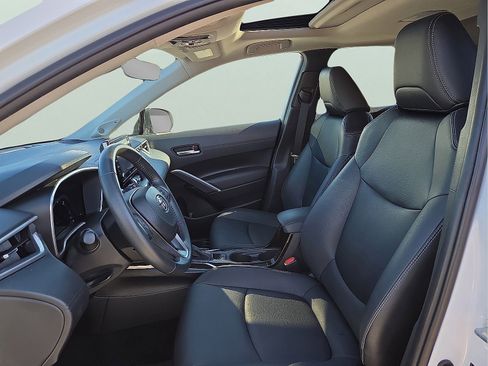 Used 2022 Toyota Corolla Cross XLE image 13