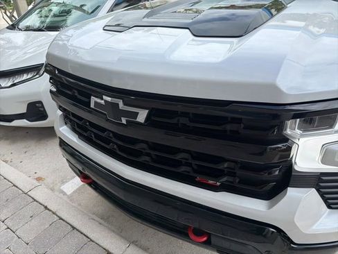 Used 2024 Chevrolet Silverado 1500 LT Trail Boss w/ Convenience Package II image 3