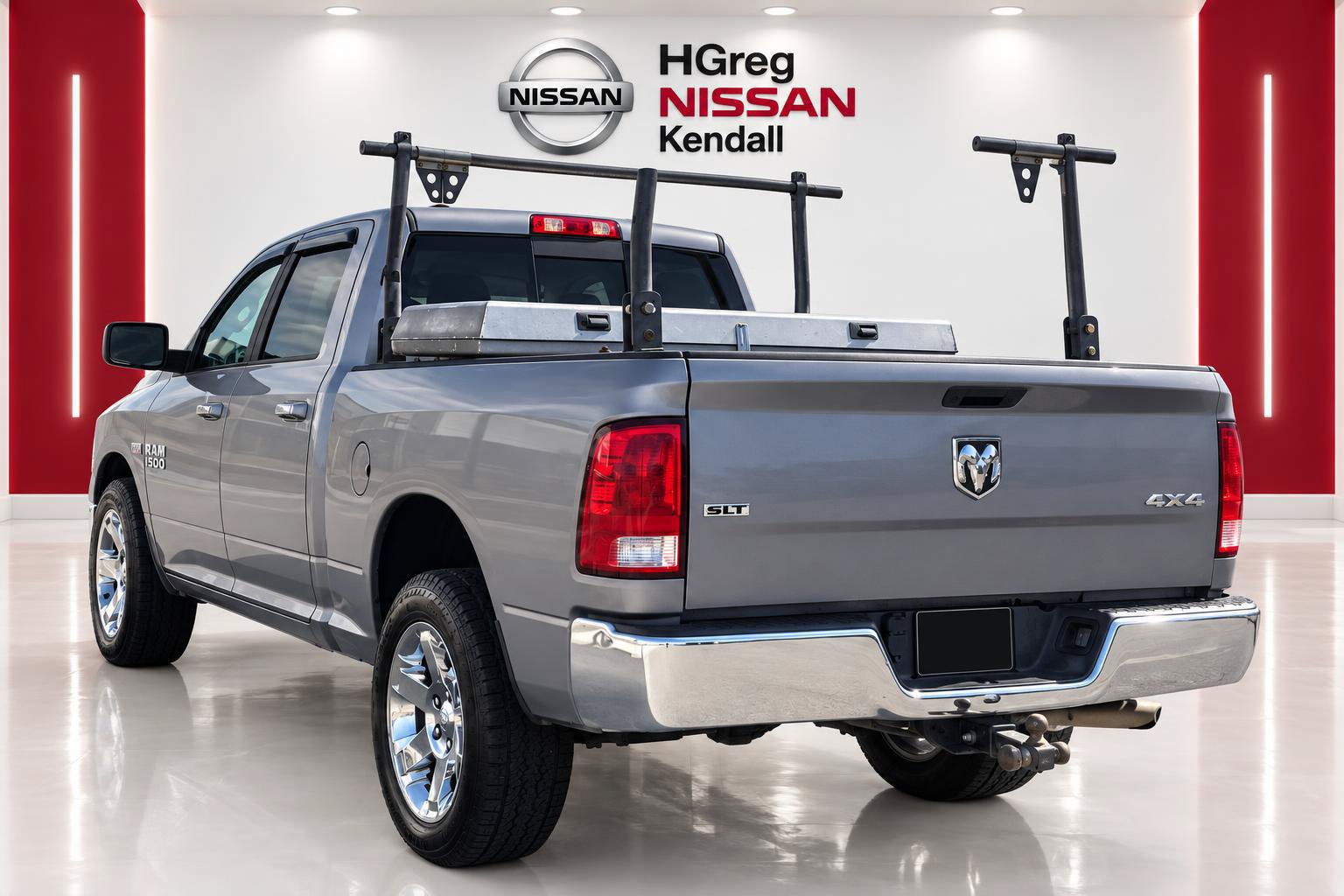 Used 2020 RAM 1500 Classic SLT AWD/4WD image 2