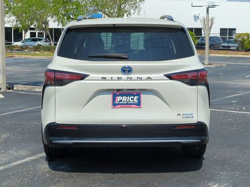 Used 2021 Toyota Sienna Platinum FWD image 11